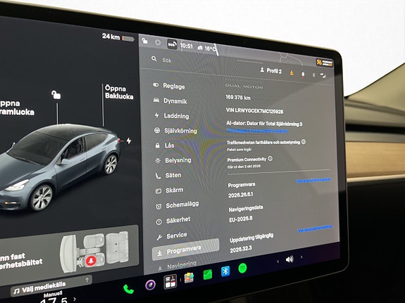 Tesla Model Y 23 of 30
