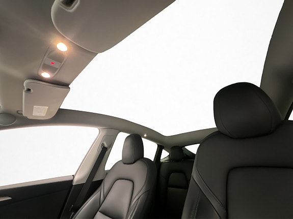 Tesla Model Y 14 of 30