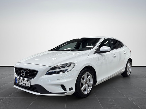 Volvo V40 2 of 11