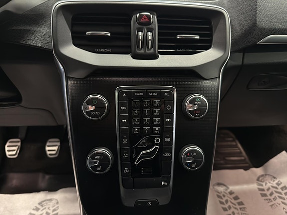 Volvo V40 10 of 11