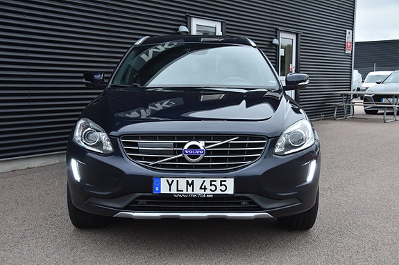 Volvo XC60 2 of 21