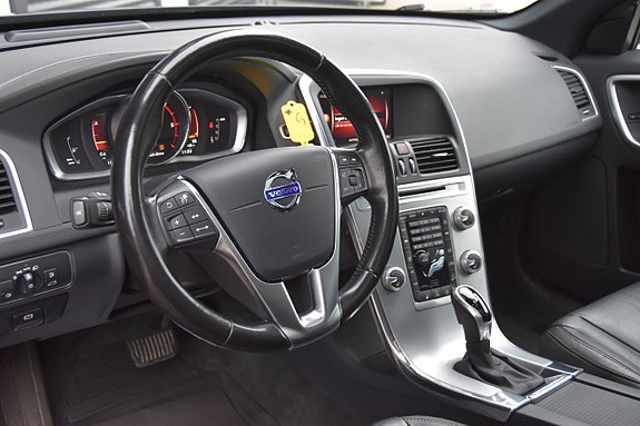 Volvo XC60 14 of 21