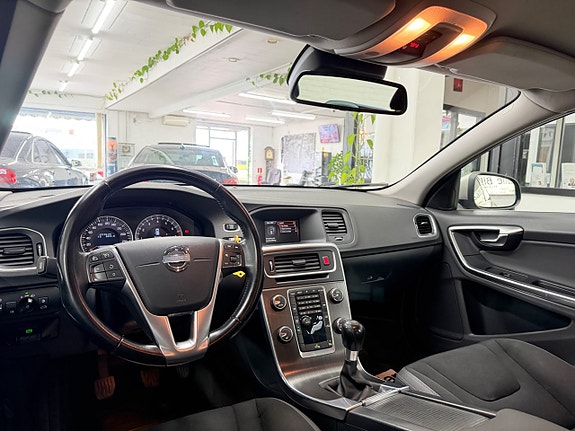 Volvo V60 23 of 30