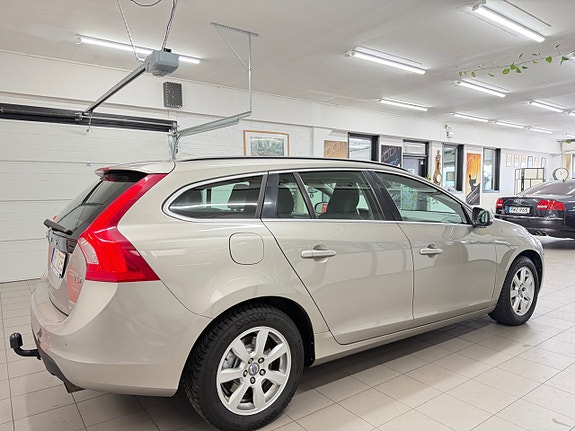 Volvo V60 8 of 30