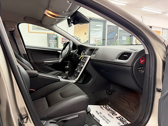 Volvo V60 14 of 30