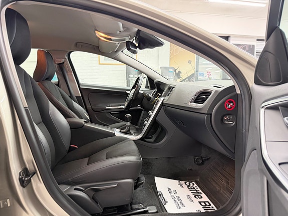Volvo V60 15 of 30