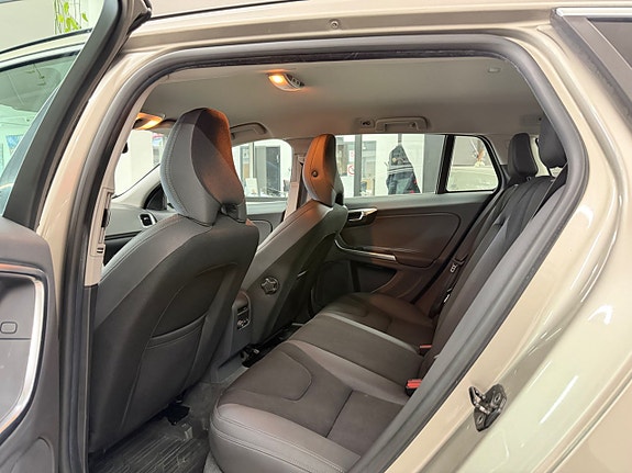 Volvo V60 22 of 30