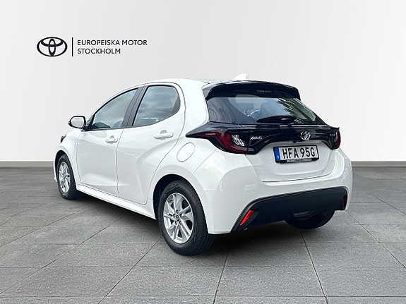 Toyota Yaris 3 of 11