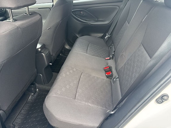 Toyota Yaris 8 of 11