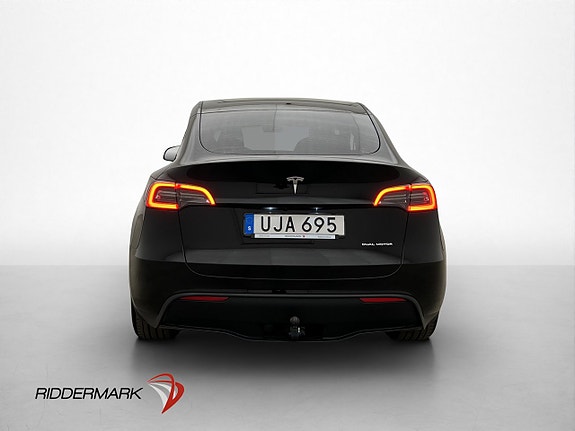 Tesla Model Y 8 of 30