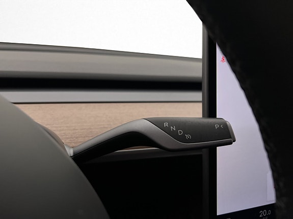 Tesla Model Y 22 of 30