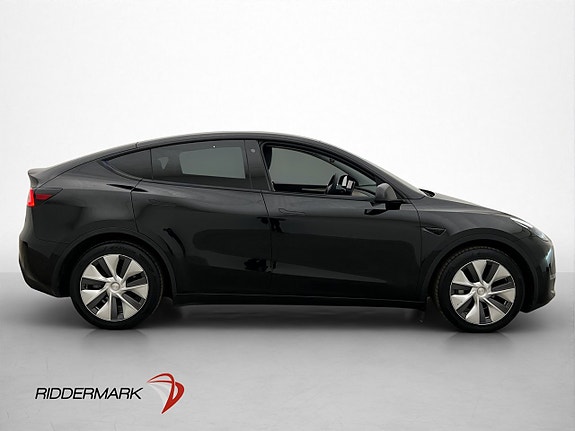 Tesla Model Y 10 of 30
