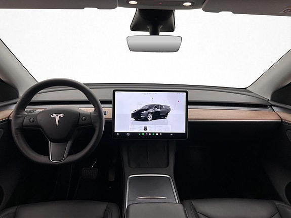 Tesla Model Y 14 of 30