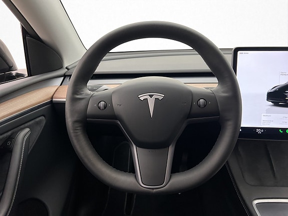 Tesla Model Y 15 of 30