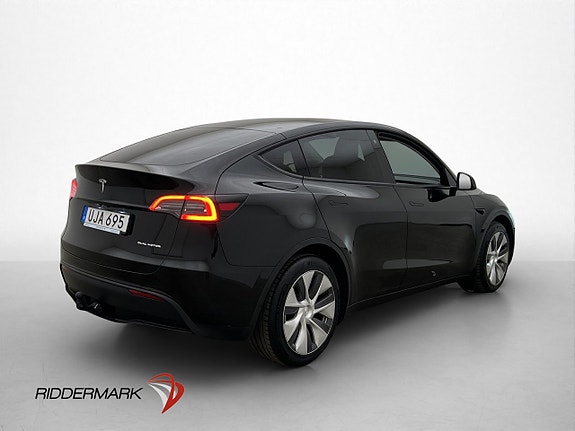 Tesla Model Y 9 of 30