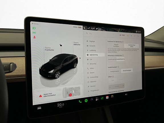 Tesla Model Y 28 of 30