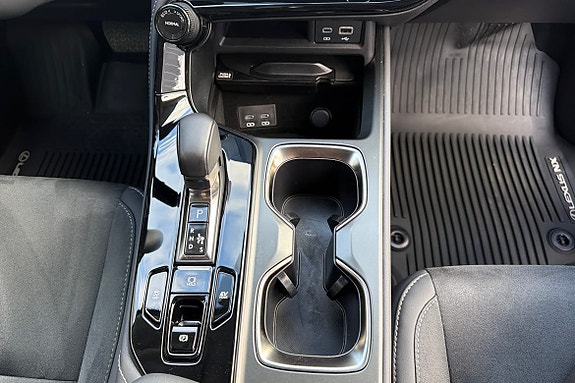 Lexus NX350h 16 of 23
