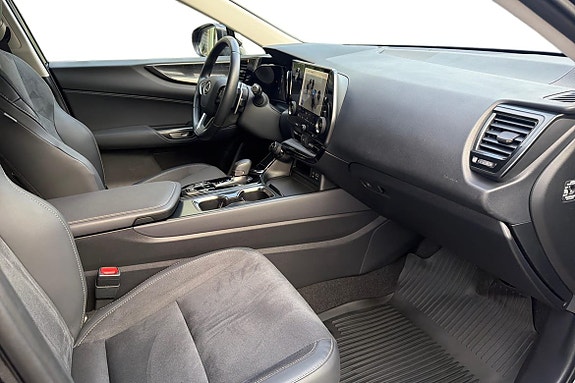 Lexus NX350h 8 of 23