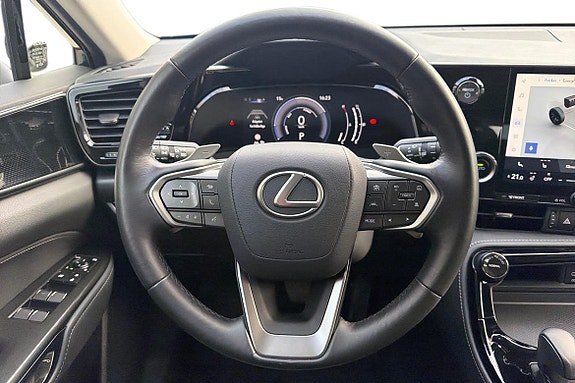 Lexus NX350h 10 of 23
