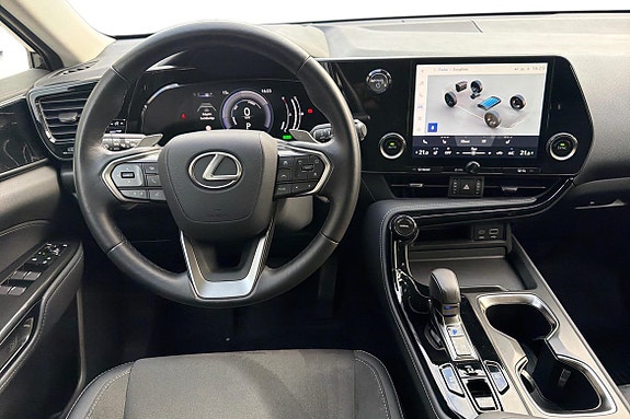 Lexus NX350h 9 of 23