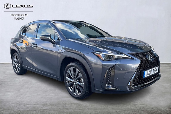 Lexus UX250h 18 of 26
