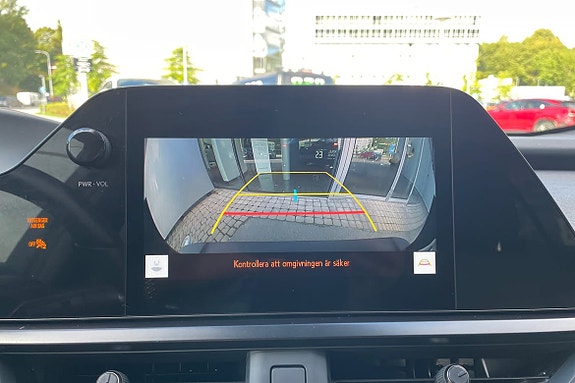 Lexus UX250h 13 of 26