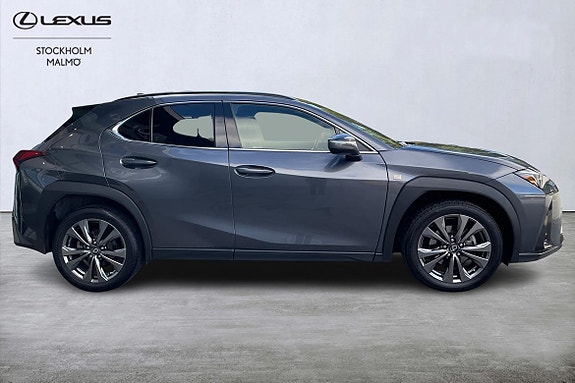 Lexus UX250h 16 of 26