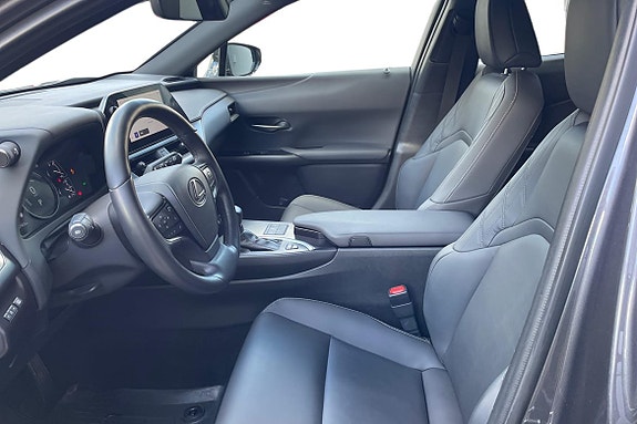Lexus UX250h 12 of 26