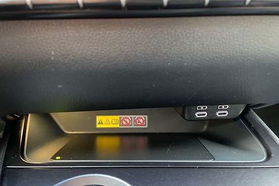 Lexus UX250h 23 of 26