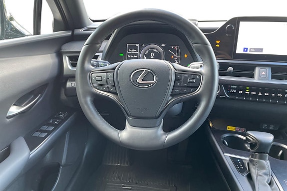 Lexus UX250h 9 of 26