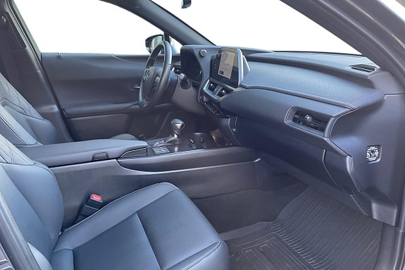 Lexus UX250h 6 of 26