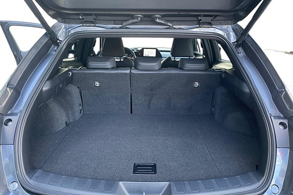Lexus UX250h 10 of 26