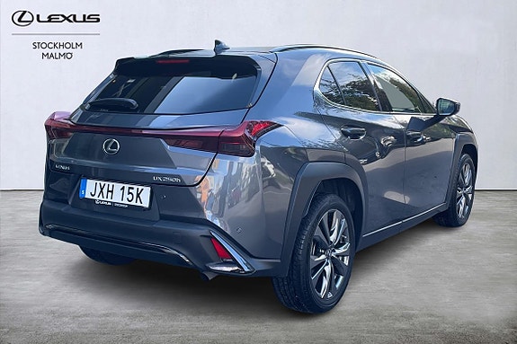 Lexus UX250h 17 of 26
