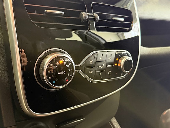 Renault Clio 21 of 26