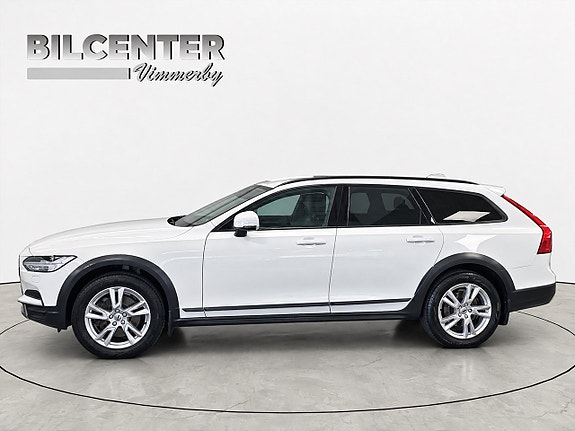 Volvo V90 Cross Country 3 of 16