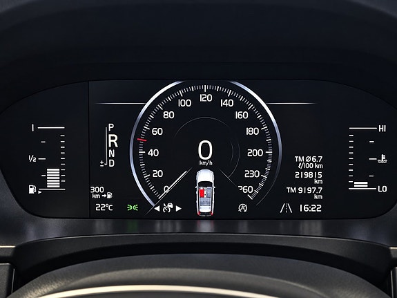 Volvo V90 Cross Country 11 of 16
