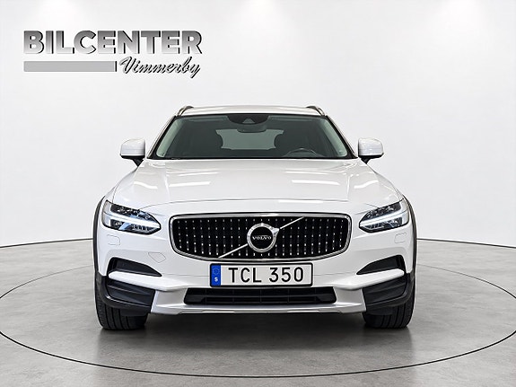 Volvo V90 Cross Country 9 of 16