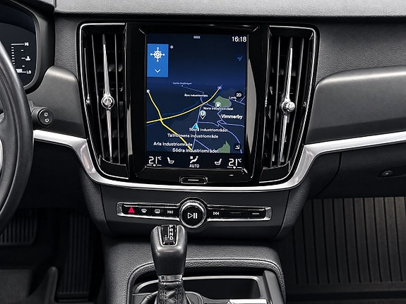 Volvo V90 Cross Country 12 of 16