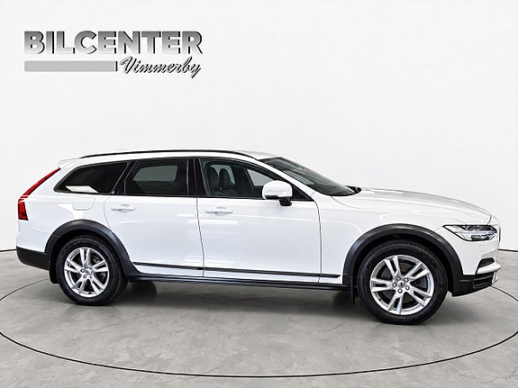 Volvo V90 Cross Country 7 of 16