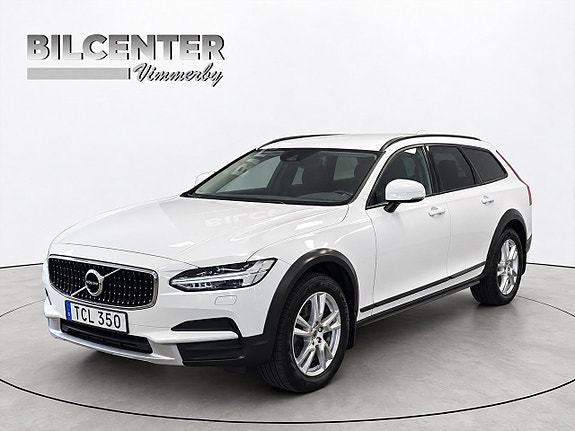 Volvo V90 Cross Country 2 of 16