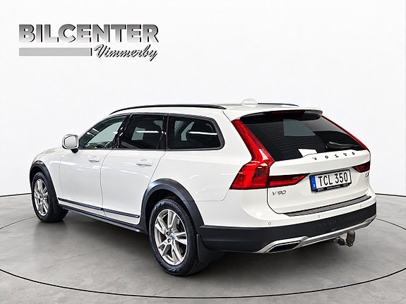 Volvo V90 Cross Country 4 of 16