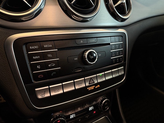 Mercedes-Benz GLA250 15 of 27