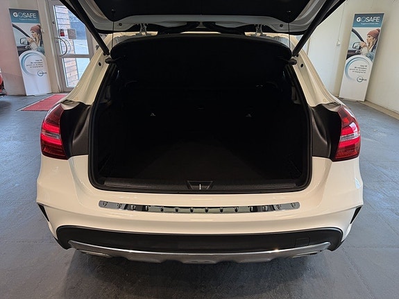 Mercedes-Benz GLA250 25 of 27