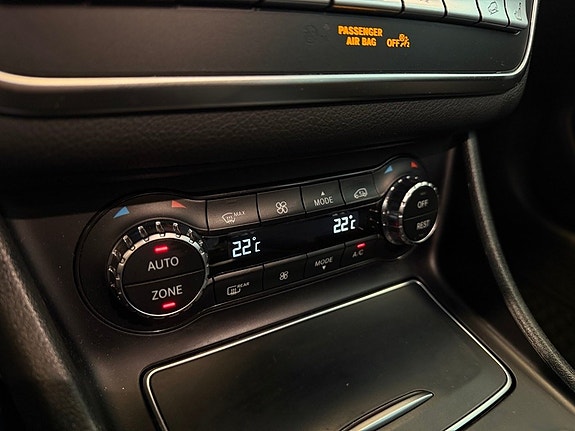 Mercedes-Benz GLA250 16 of 27