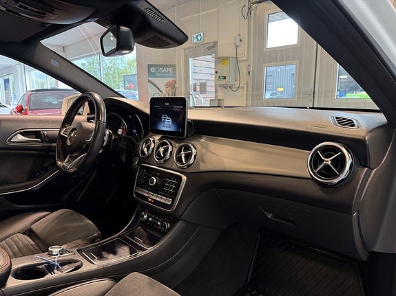 Mercedes-Benz GLA250 9 of 27