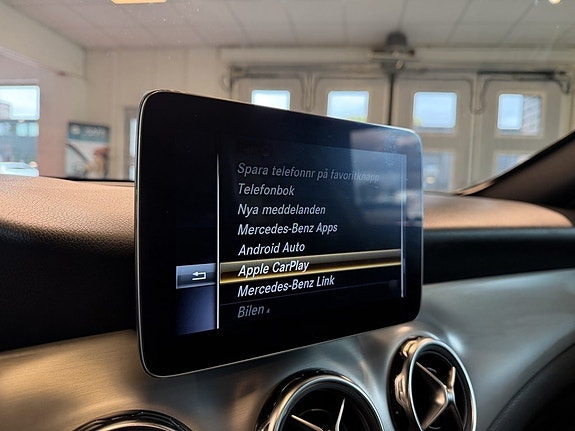 Mercedes-Benz GLA250 13 of 27