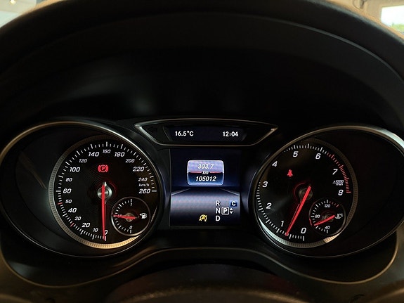 Mercedes-Benz GLA250 11 of 27