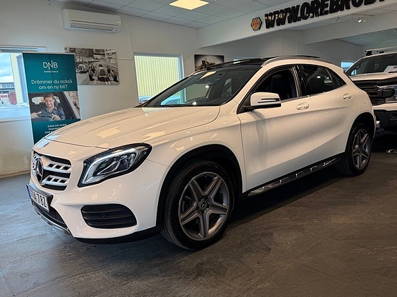 Mercedes-Benz GLA250 2 of 27