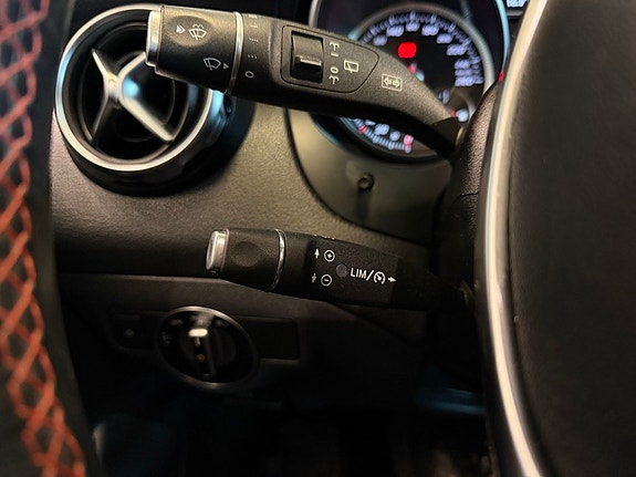 Mercedes-Benz GLA250 17 of 27