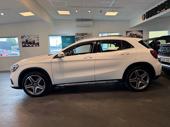 Mercedes-Benz GLA250 23 of 27